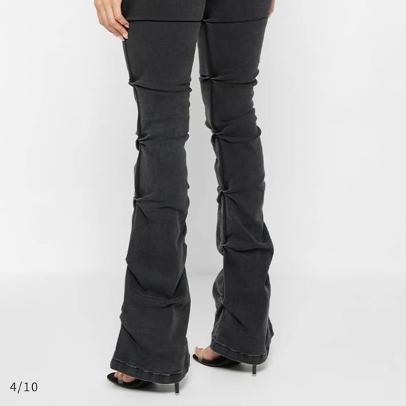 NWT🏷Tacked Denim Flared Jeans
Washed Black🐃 - Picture 9 of 11